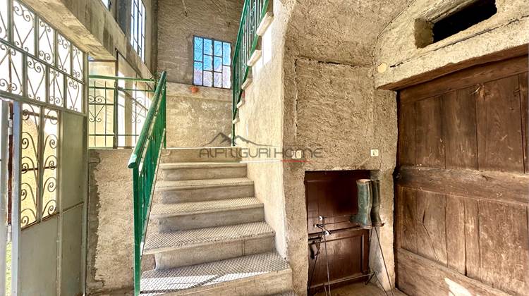 Cascina indipendente con terreno 