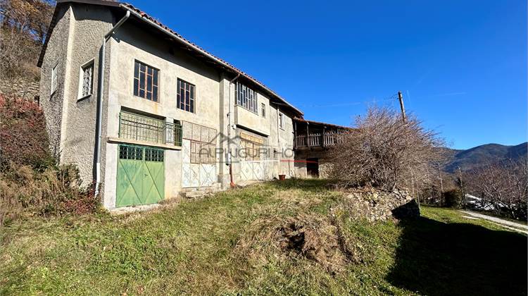Cascina indipendente con terreno 