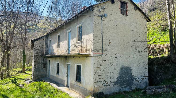Rustico indipendente circondato da 19.000 mq di terreno