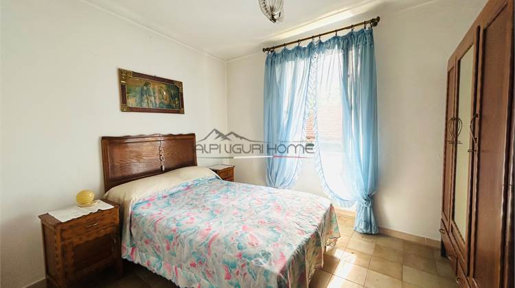 Porzione di casa su due livelli.