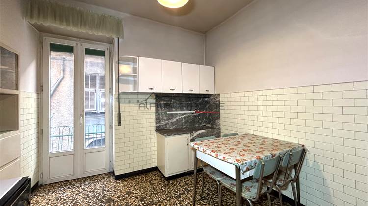Apartment in the historic center with garage.