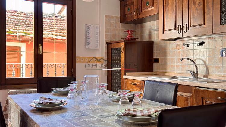 Casa ristrutturata con taverna e vista