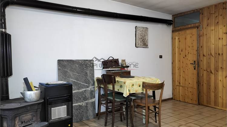House with three apartments in Borgo Ponte