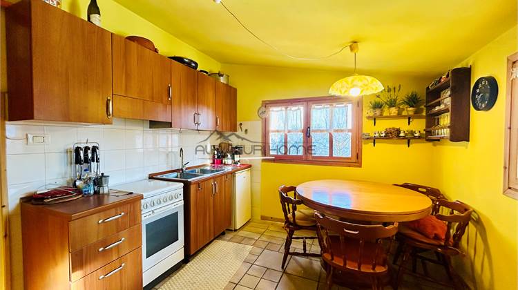 Casa indipendente con terreno in posizione panoramica. 
