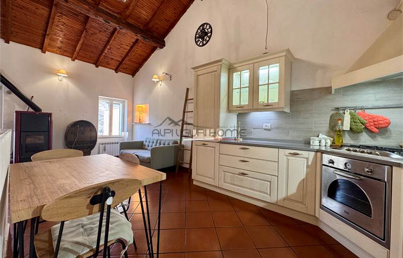 Porzione di casa ristrutturata con terrazzo e cantina