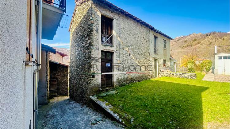 Detached warehouse on three sides with land in Chionea.