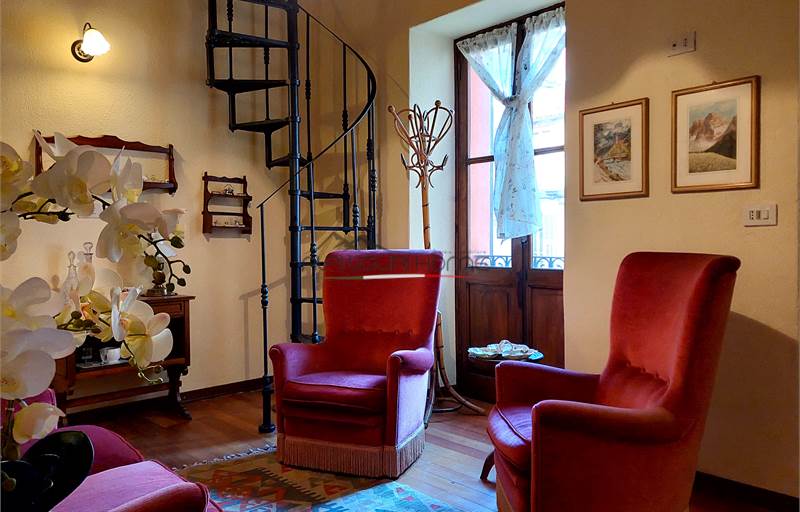Casa finemente ristrutturata con terrazzo 