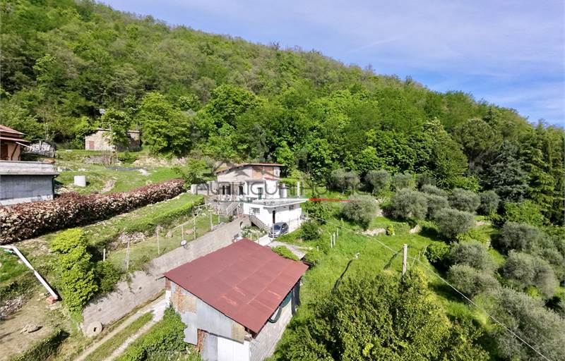 Casa indipendente con ampio terrazzo e giardino