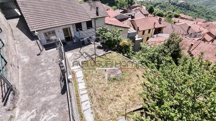 Casa con giardino e posto auto