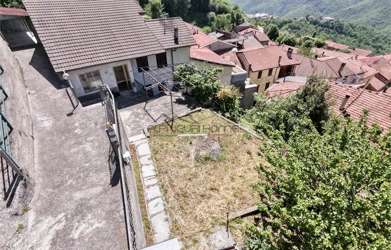 Casa con giardino e posto auto