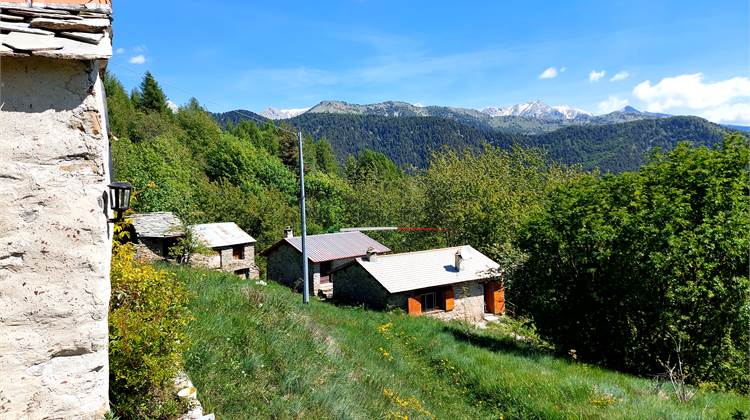 Tipica casa indipendente in località di montagna