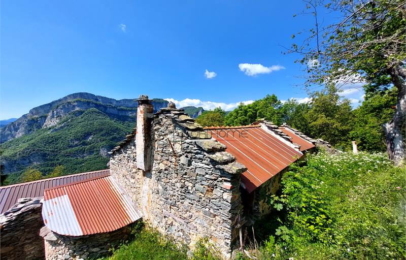 Casa rustica di nuova ristrutturazione in borgata montana 