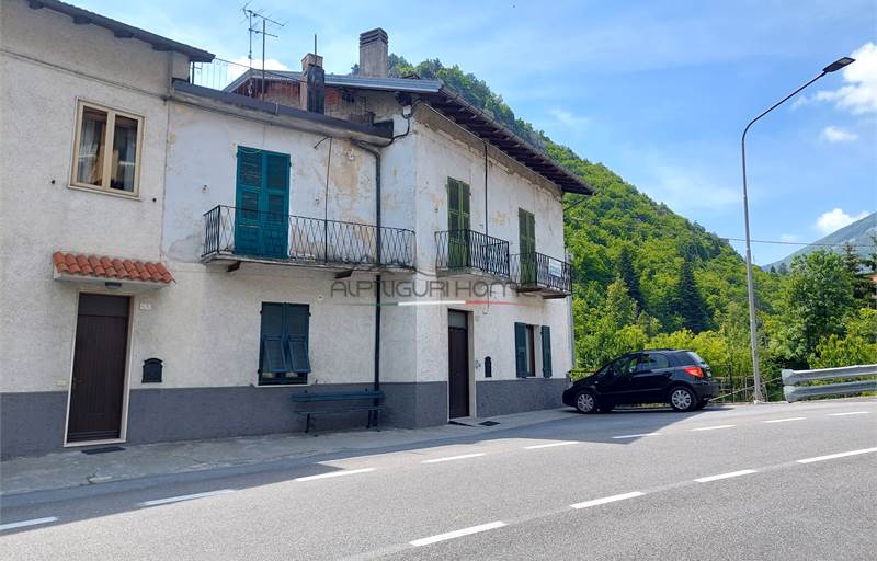 Due appartamenti, terrazzo e giardino