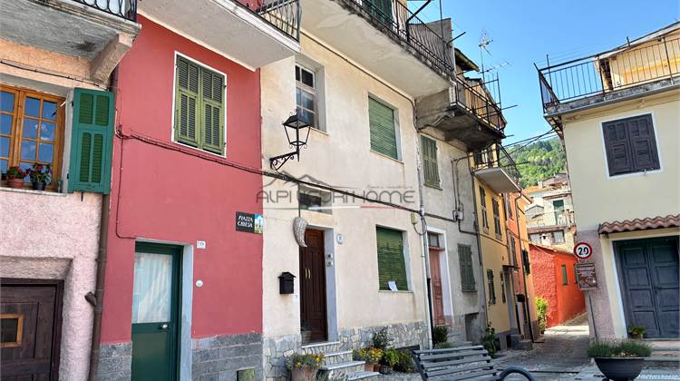 Appartamento con affaccio sulla Piazza del paese