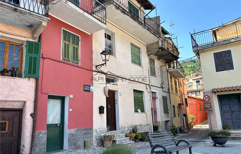 Appartamento con affaccio sulla Piazza del paese