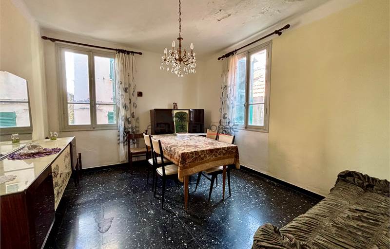 Casa di paese con terrazza panoramica e garage