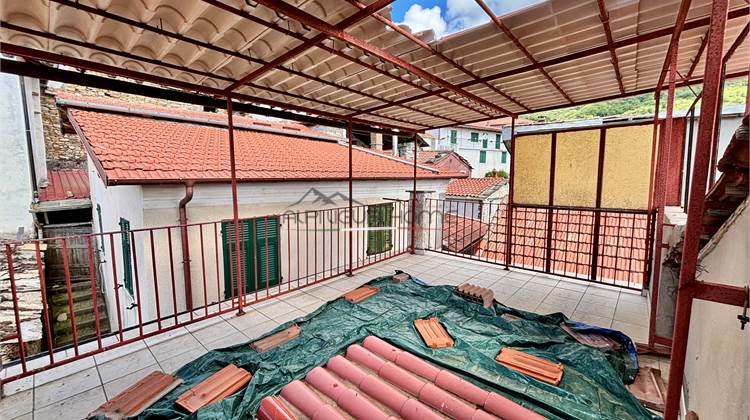 Casa di paese con terrazza panoramica e garage