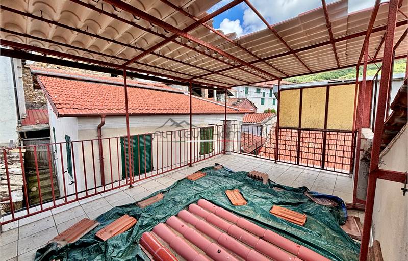 Casa di paese con terrazza panoramica e garage