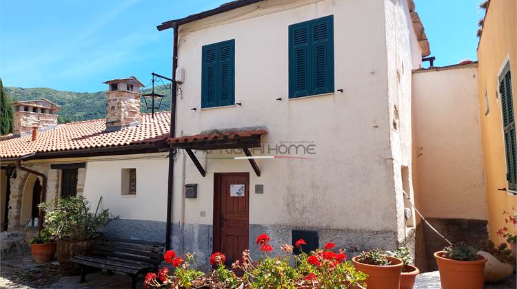 Casa in borgo medievale con terrazza panoramica vista mare