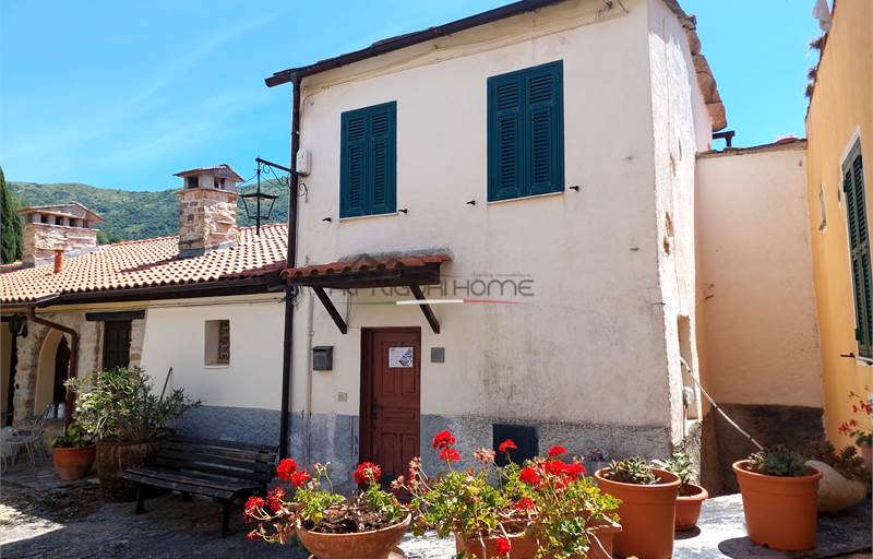 Casa in borgo medievale con terrazza panoramica vista mare