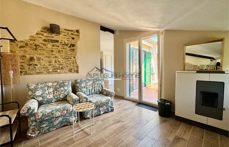 Duplex ristrutturato con giardino, corte e terrazzo a 10 minuti dal mare
