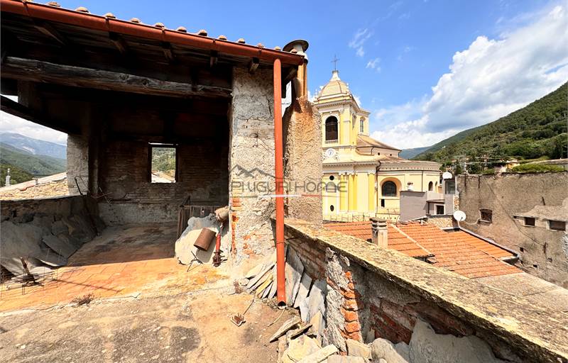 Appartamento da ristrutturare con terrazza a 20 minuti dal mare