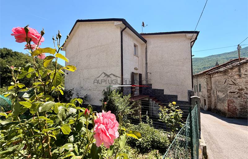 Casa Indipendente con Giardino e Taverna