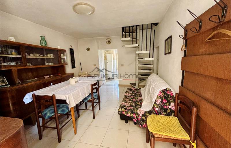 Maisonette d'entroterra con cantina 