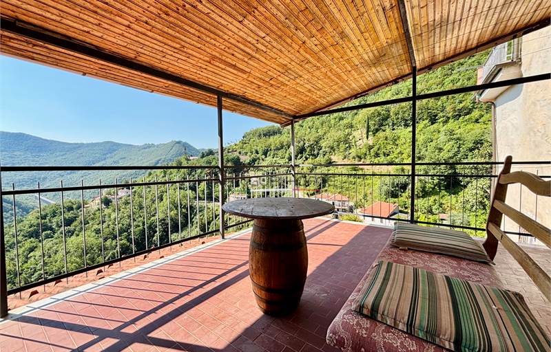 Casa indipendente su due livelli con terrazzo e cantina