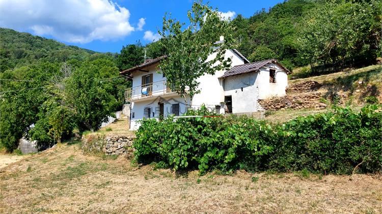 Casa indipendente in collina con giardino privato
